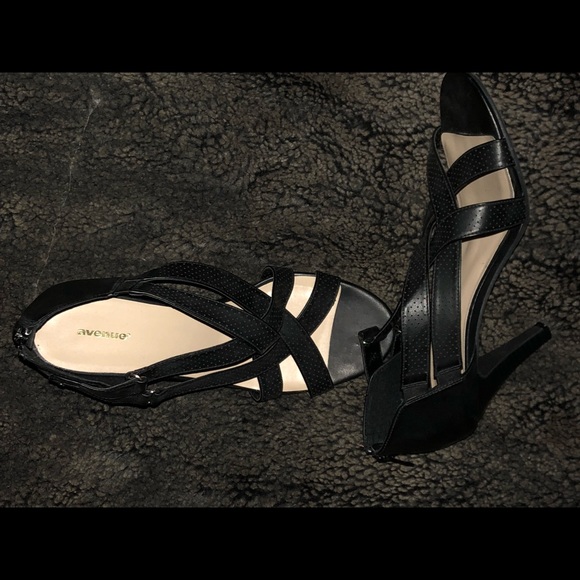 Black leather heels - Picture 2 of 2